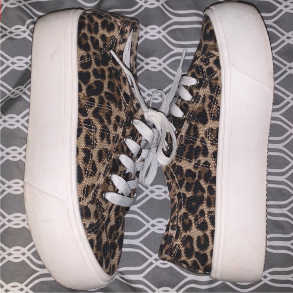 Leopard platform shoes in size 6.5
